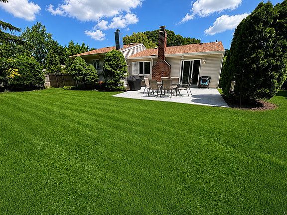 2nd image of 5 Boxwood Dr