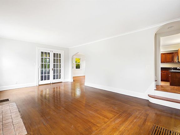 3rd image of 5850 Wyatt Ave