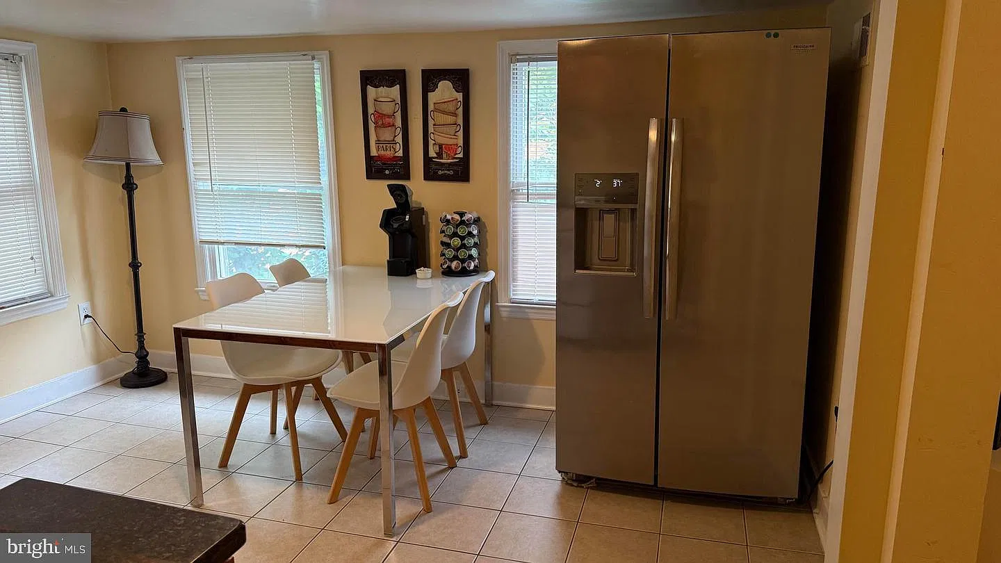 1 bed, 1.0 bath, 2722 sqft, $2,100 — Photo 2