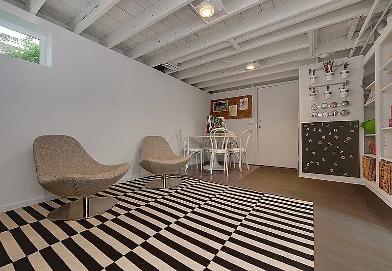 3100 E Jefferson St — Photo 14