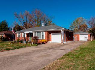 1925 Floradora Dr, Louisville, KY 40272