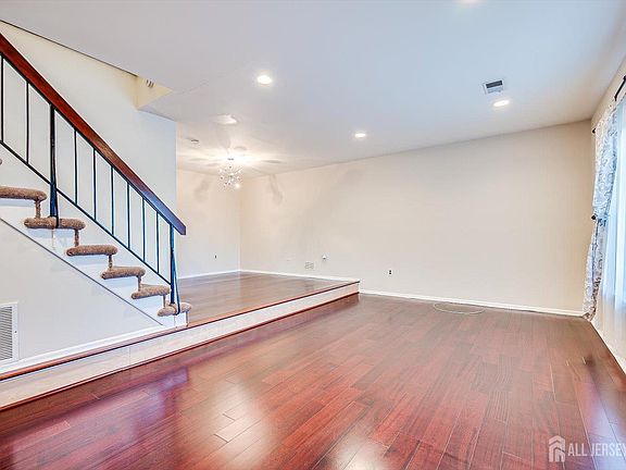 3rd image of 1224 Thomas Ave