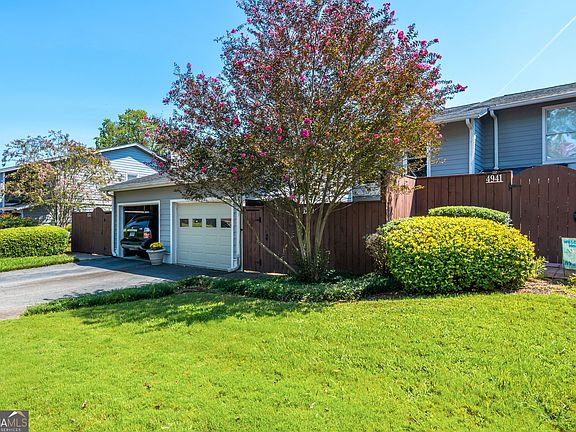 4th image of 4939 Meadow Ln