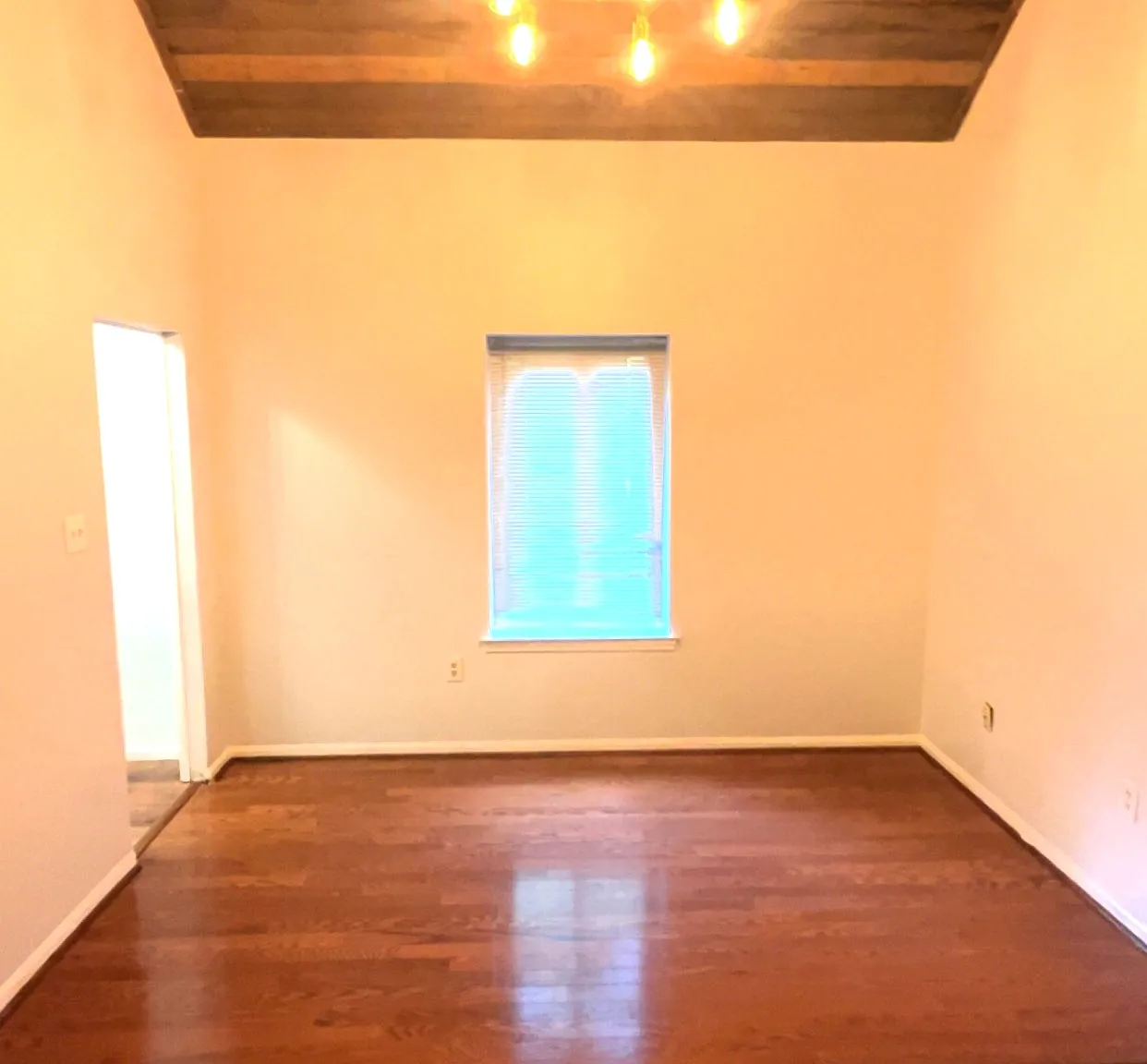 4 bed, 1849 sqft, $2,765 — Photo 4