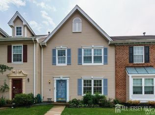 364 Hadleigh Ln, North Brunswick, NJ 08902