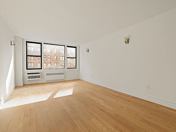 4th image of 200 W 79th St APT 8K