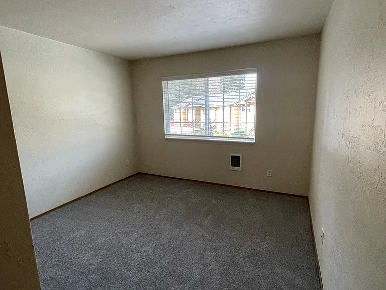 Oak Tree Apartments — Photo 61