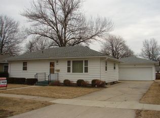 903 7th Ave, Charles City, IA 50616
