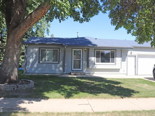 318 Easy St, Bismarck, ND 58504