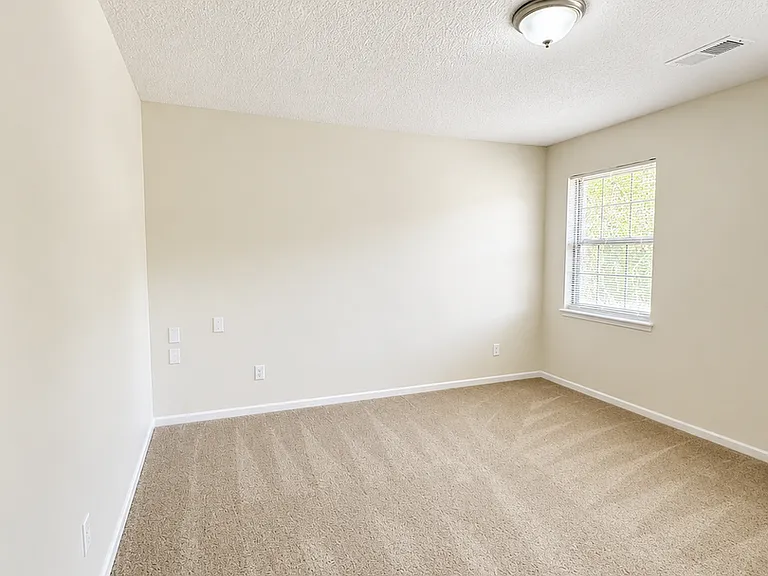 324 NE Cedar Ct — Photo 12