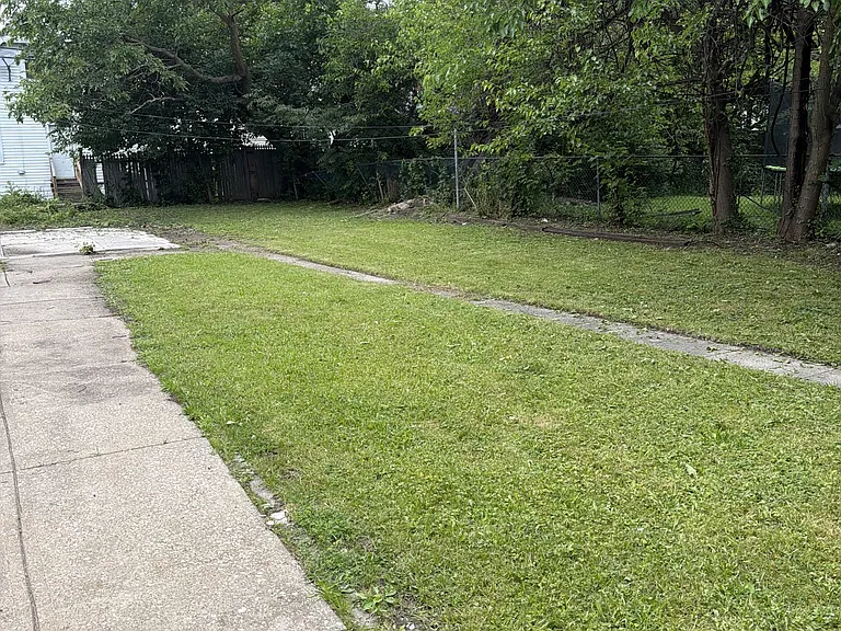 11223 Nelson Ave — Photo 16