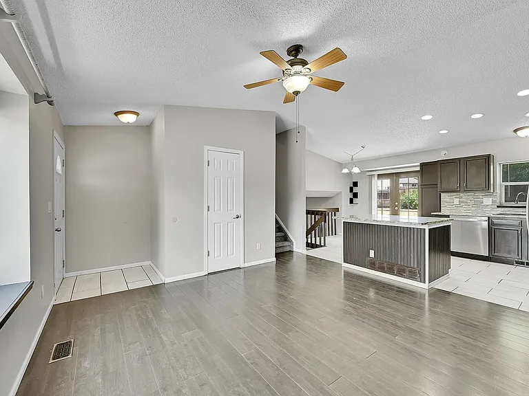 15165 Chelmsford St — Photo 4