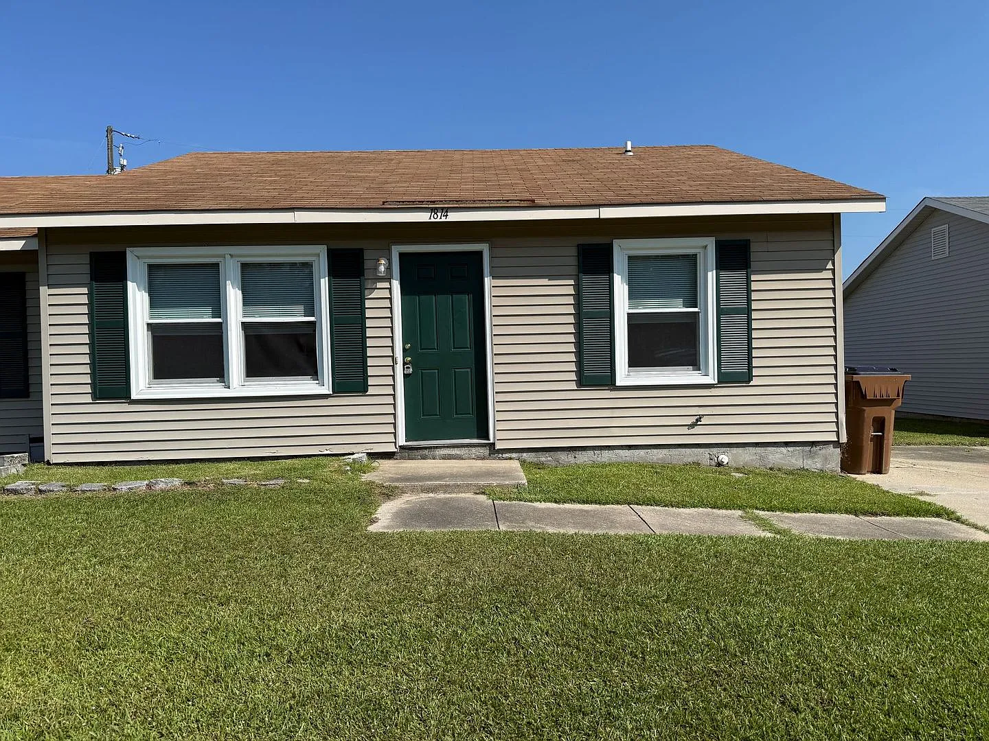 2 bedroom, 1 bath duplex. — Photo 1