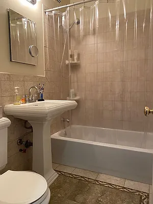 Rented by David Francis New York LLC | media 14