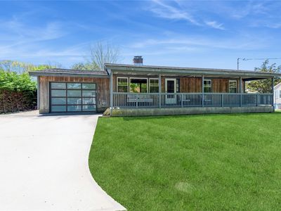 5 Mineola Court, Hampton Bays, NY, 11946