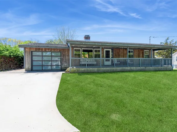 5 Mineola Court, Hampton Bays, NY 11946