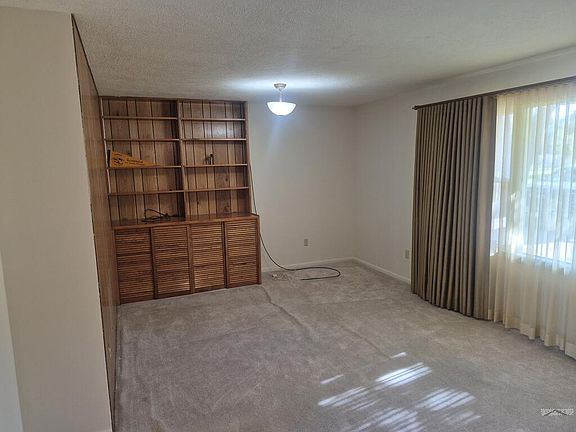 3rd image of 423 Elm Ave