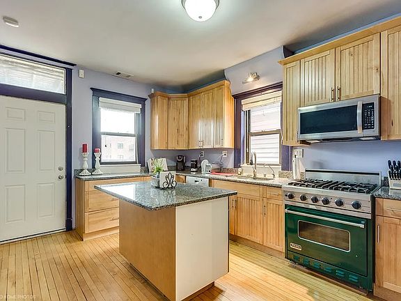 5th image of 3245 N Lakewood Ave