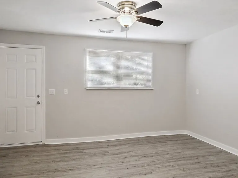 2231 Greenwood St — Photo 16