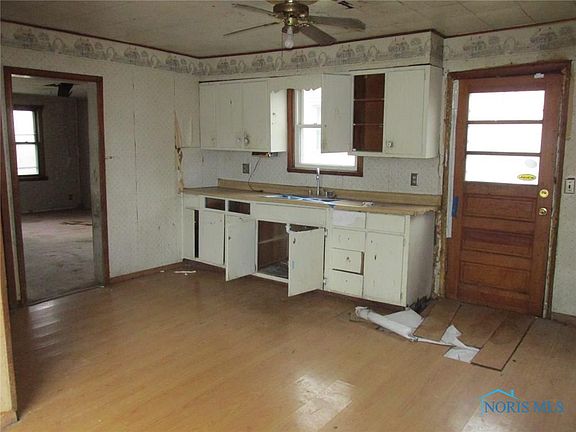 3rd image of 8840 Fremont Pike