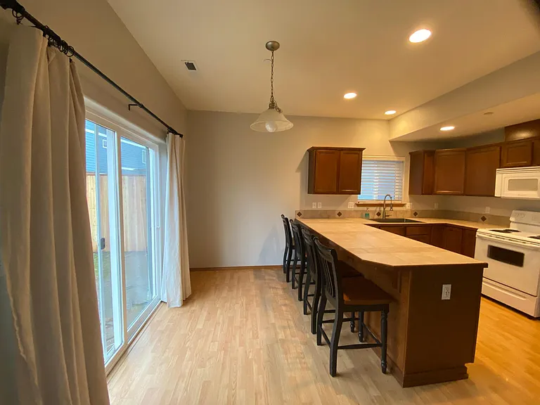 Kitchen/Dining area