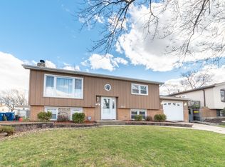 5901 Victoria Dr, Oak Forest, IL 60452