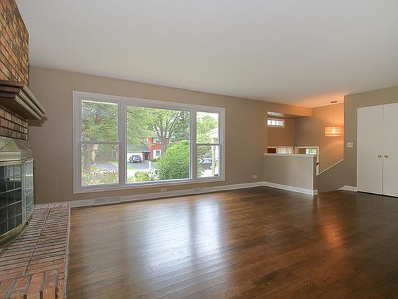 4th image of 212 Elmwood Dr
