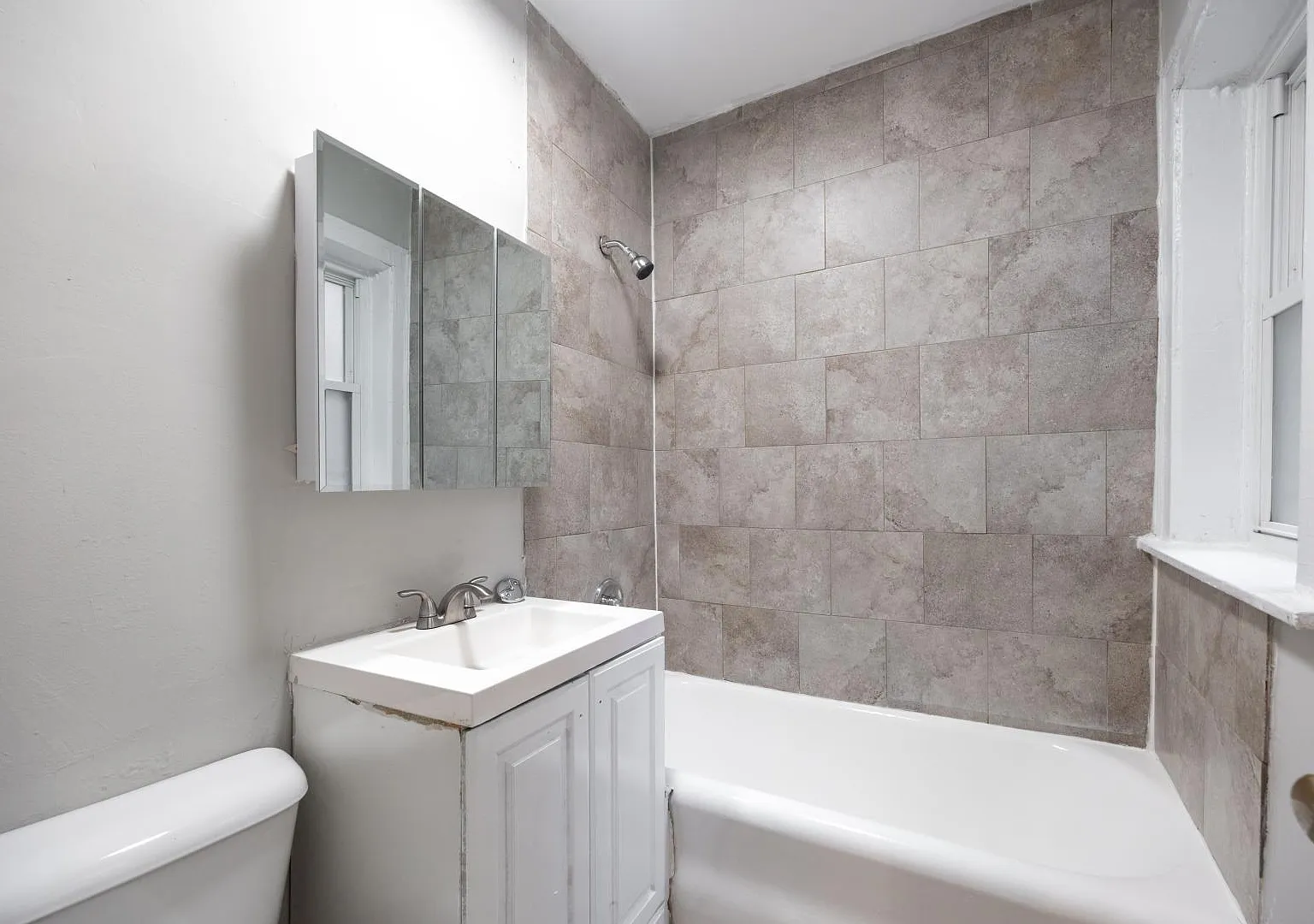 6304 North Oakley Avenue #2 — Photo 4