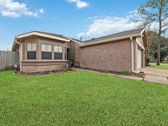 2nd image of 15911 Vista Del Mar Dr