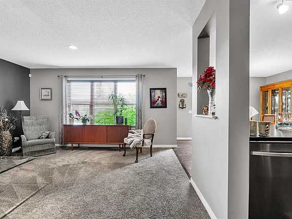 3rd image of 128 NE Reunion Mews NW