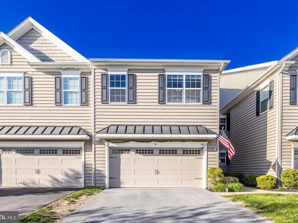 102 New Village Greene Dr, Honey Brook, PA 19344