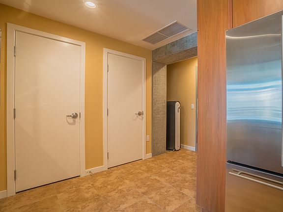 4th image of 800 The Mark Ln Unit 502