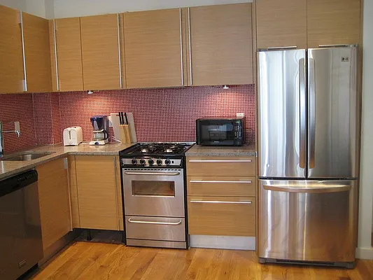 Rented by Metro Prop NY Corp | media 31