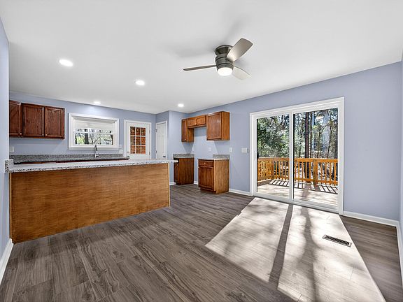 5th image of 5513 NE Columbia Rd