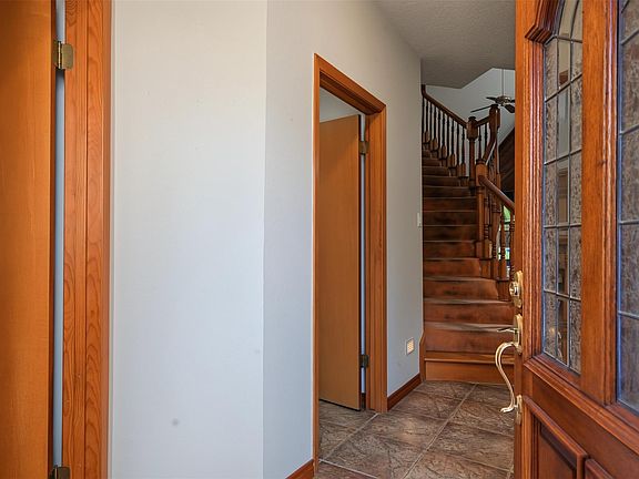 3rd image of 50 Waters Edge St