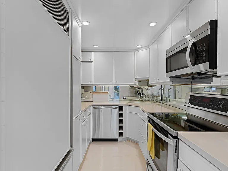 2800 N Flagler Dr #404 — Photo 15
