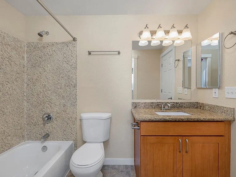 Newland Apartments — Photo 16