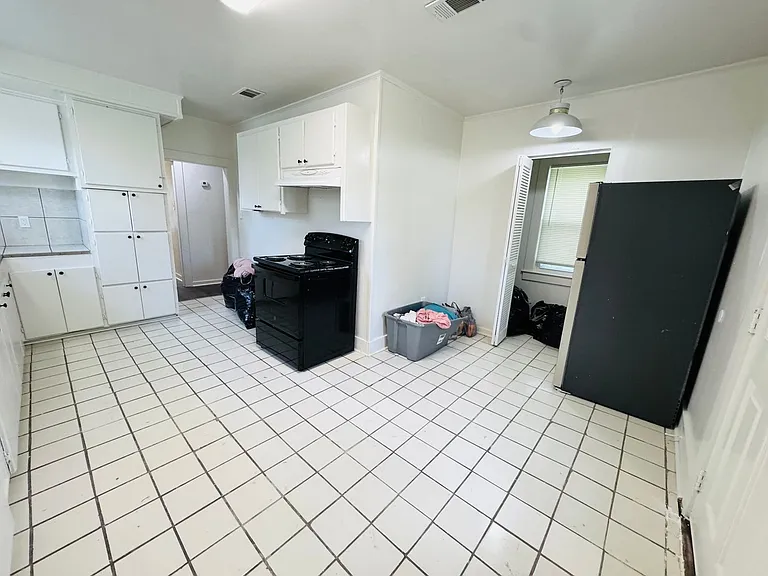 2127 N 71st Ave — Photo 4