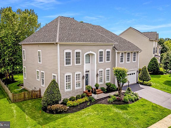 3rd image of 42863 Glyndebourne Ct