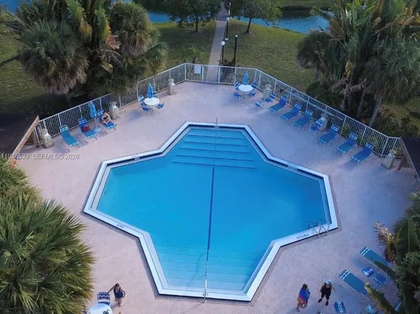 5061 W Oakland Park Blvd #211, Lauderdale Lakes, FL 33313