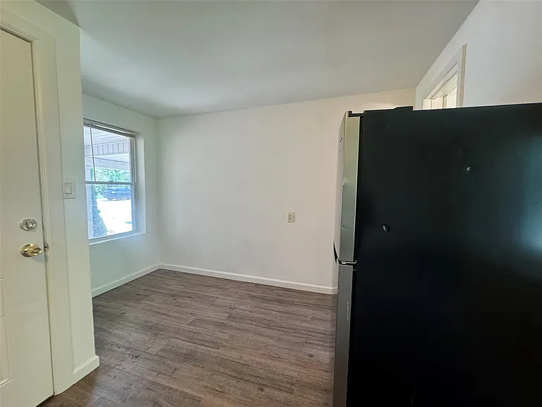 507 Lakeville Rd #9 — Photo 4