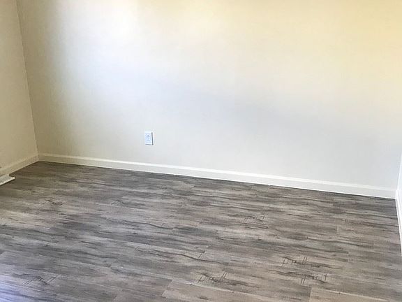 5th image of 11413 Menlo Ave APT B