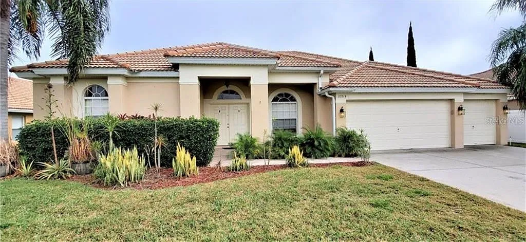 4 bed, 3.5 bath, 3596 sqft, $5,490 — Photo 1