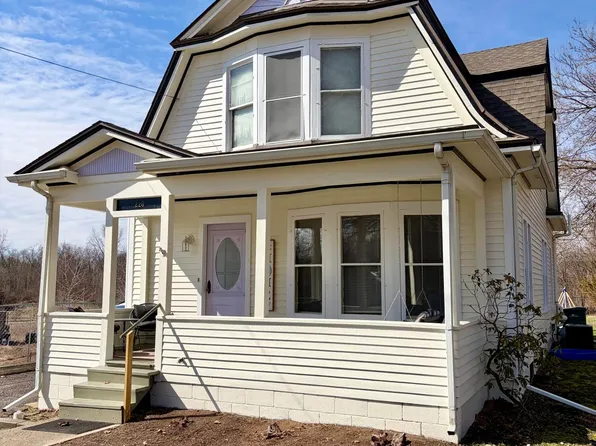 226 Monroe St, Saline, MI 48176