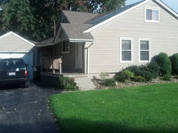 6811 Poland Center Dr, Poland, OH 44514