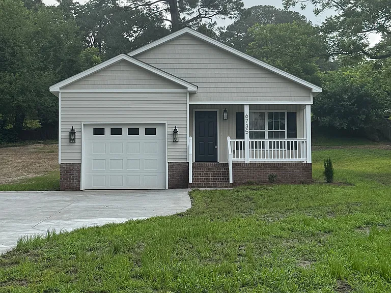6735 Hill St — Photo 1