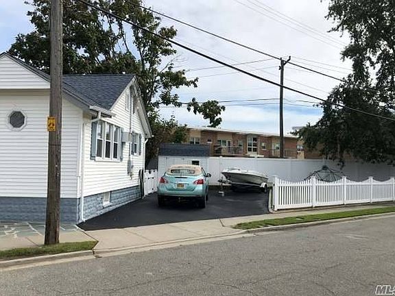 2nd image of 495 Albern Ave