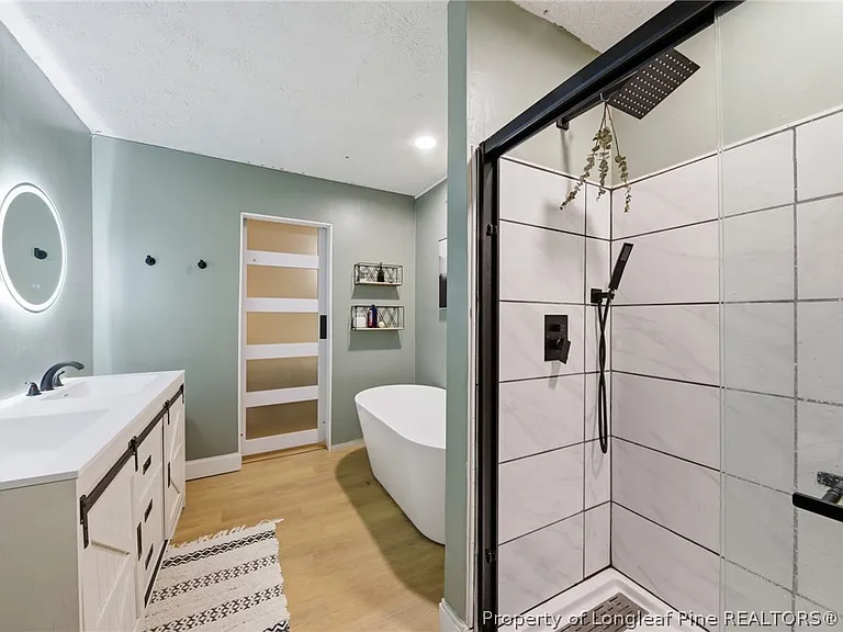 202 N Jackson St — Photo 16