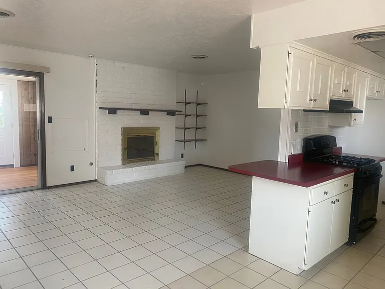 1733 Aspen Ave — Photo 13