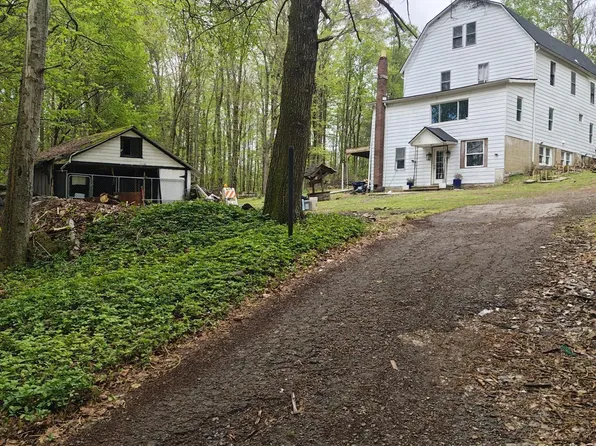 431 2nd St, Harveys Lake, PA 18618